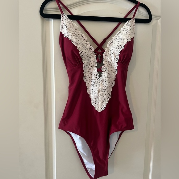 NEW! Cupshe Burgundy With Cream Embroidery detail Swimsuit Women’s M - Picture 8 of 16